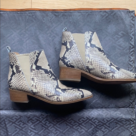 Marc Fisher, Ltd,Black and Tan Ankle Boots, 9M, barely worn - Picture 2 of 7